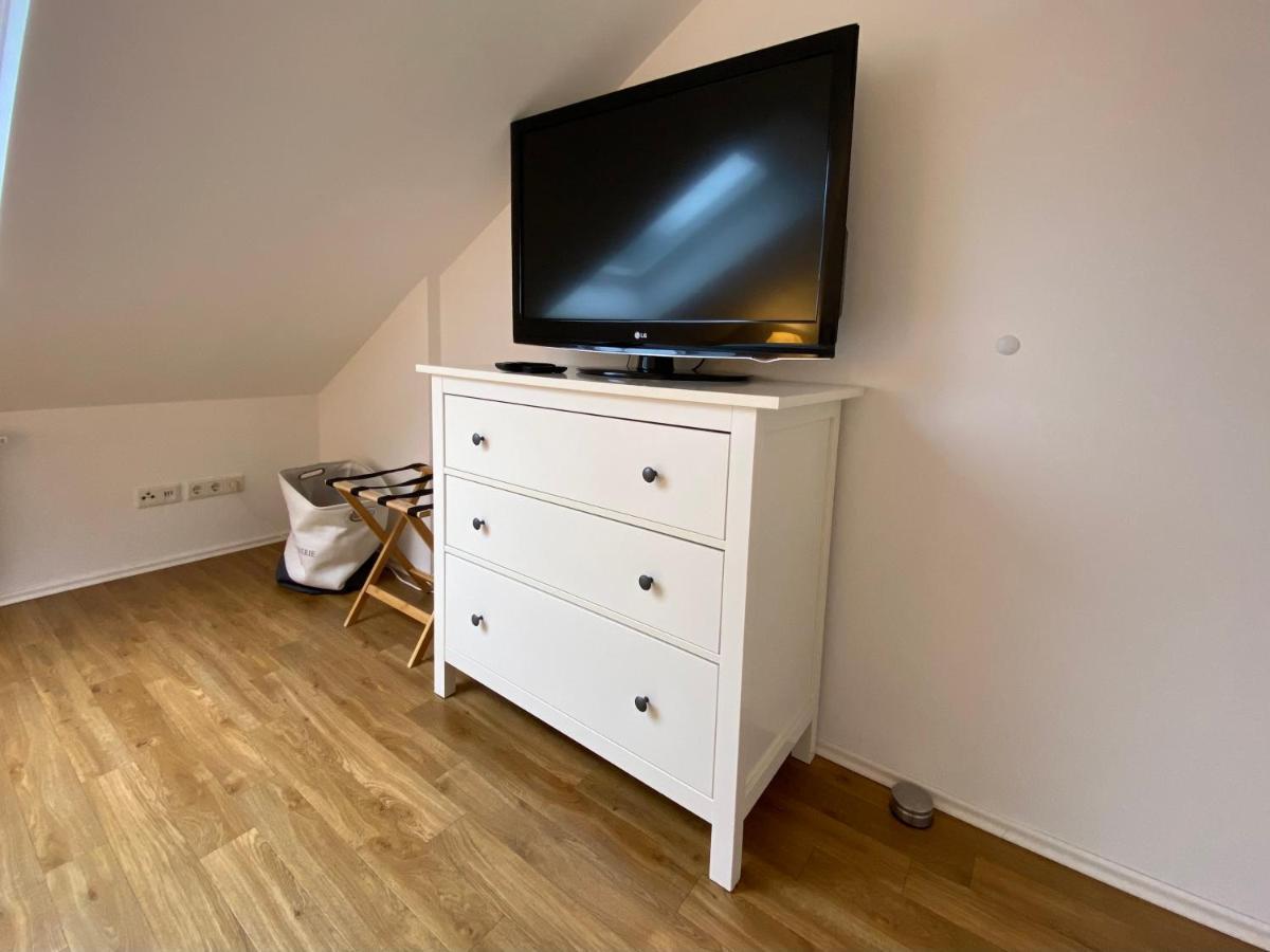 4 Apartment, 125 Qm, Ruhig Und Zentrumsnah, Max 5 Pers, Dachterasse, Garage, 1000 Mbit Apartment Boeblingen