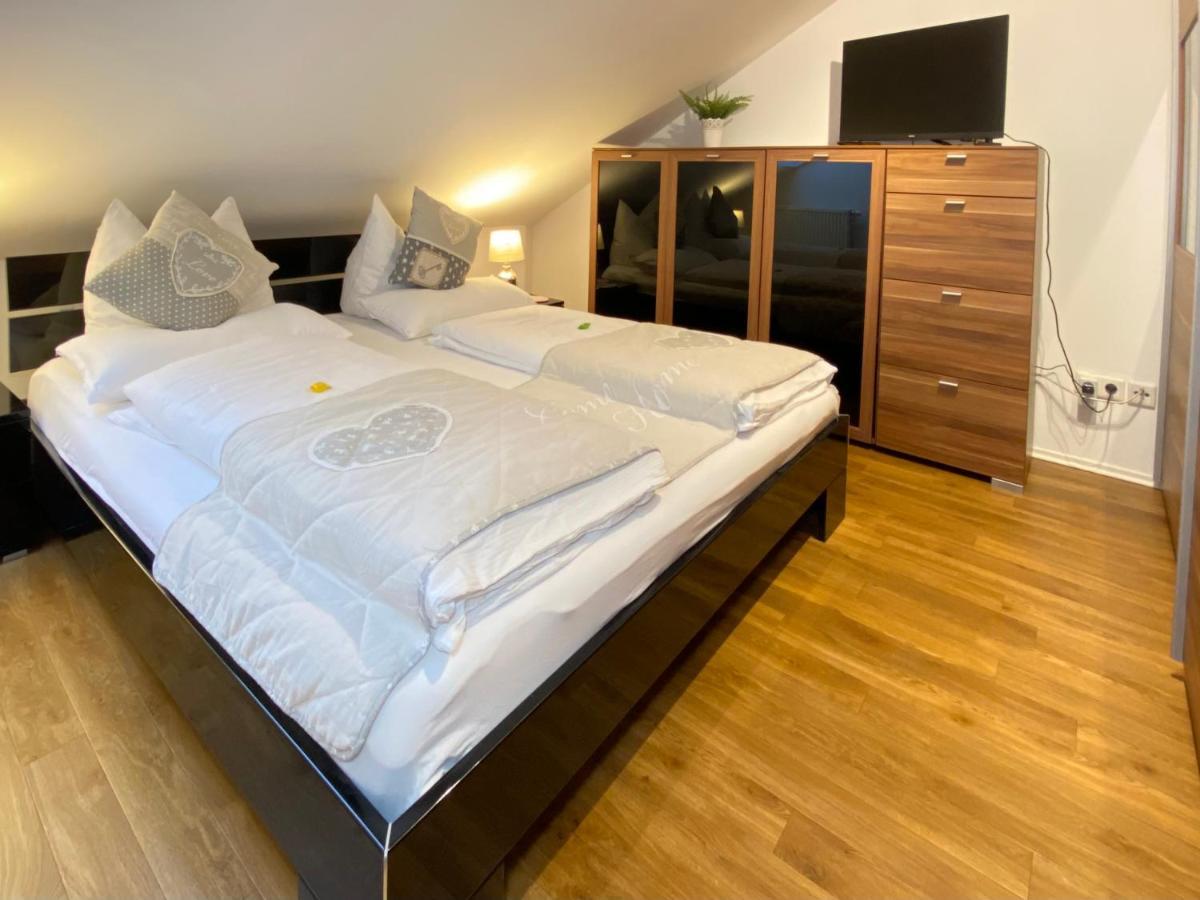 4 Apartment, 125 Qm, Ruhig Und Zentrumsnah, Max 5 Pers, Dachterasse, Garage, 1000 Mbit Boeblingen