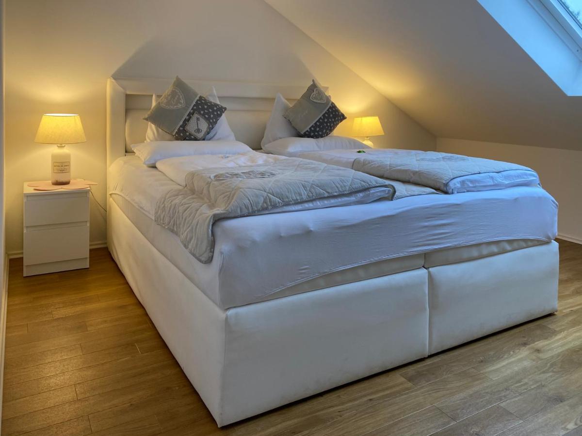 4 Apartment, 125 Qm, Ruhig Und Zentrumsnah, Max 5 Pers, Dachterasse, Garage, 1000 Mbit Apartment Boeblingen