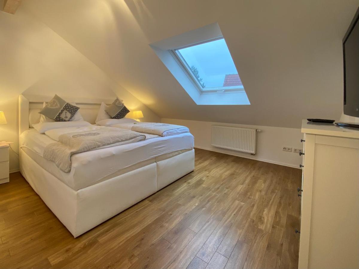 4 Apartment, 125 Qm, Ruhig Und Zentrumsnah, Max 5 Pers, Dachterasse, Garage, 1000 Mbit Apartment Boeblingen